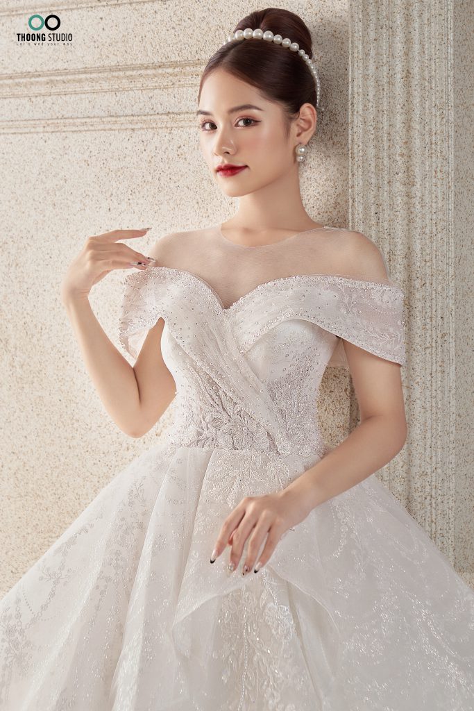 Những chiếc váy cưới mới nhất từ thương hiệu danh tiếng Daria Karlozi có  giá trên 30 triệu đồng